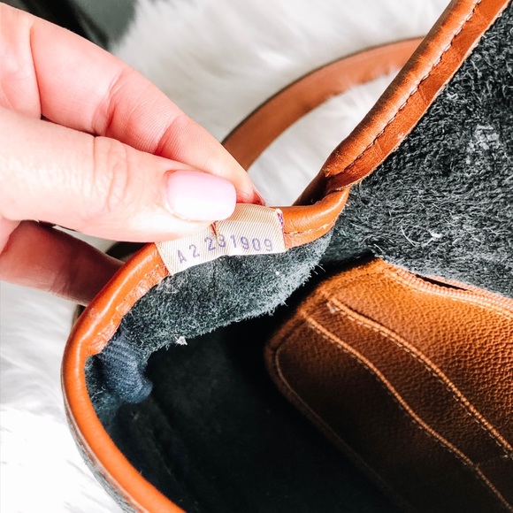 Dooney & Bourke Vintage Equestrian Pebbled Bag - Picture 6 of 7